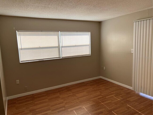 Building Photo - 955 Knox McRae Dr