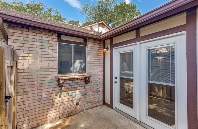 Building Photo - 3459 Greystone Dr