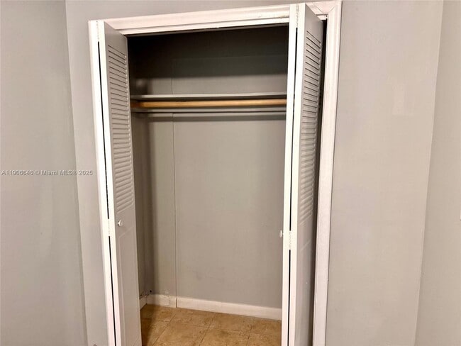 Building Photo - 6840 Pembroke Rd