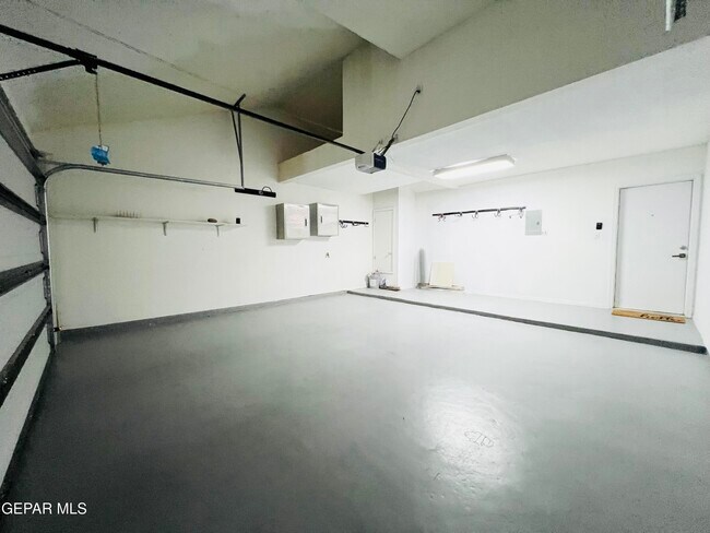 Building Photo - 7804 Plaza Blanca St