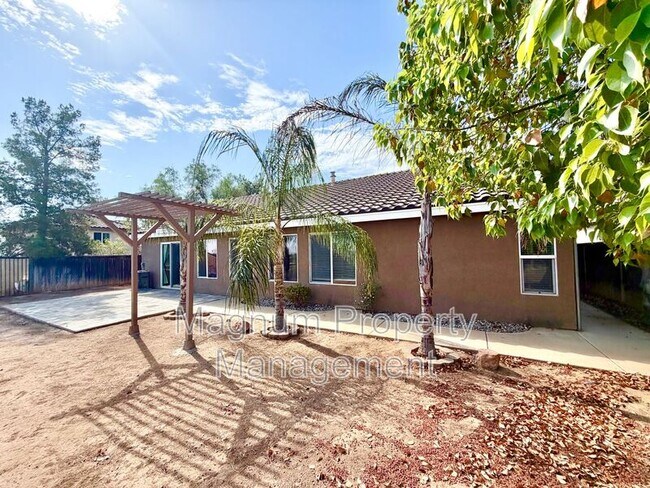 Building Photo - 102 Goldenrod Ave