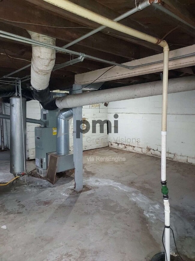 Building Photo - 2143 E Wood St