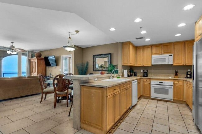 Building Photo - 2 Portofino Dr