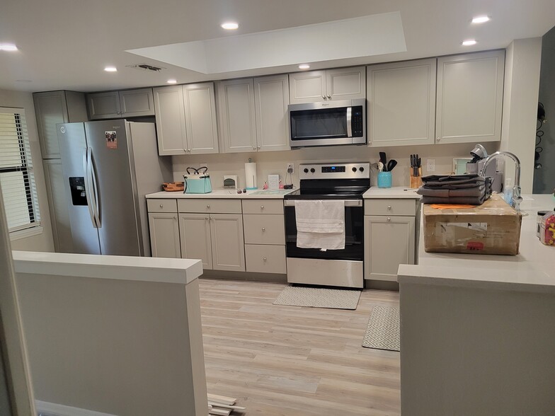 Building Photo - 12150 Kelly Sands Way
