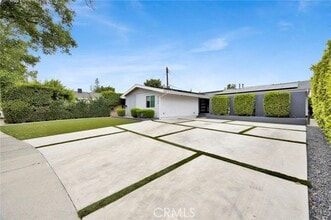 Building Photo - 8746 Ruffner Ave