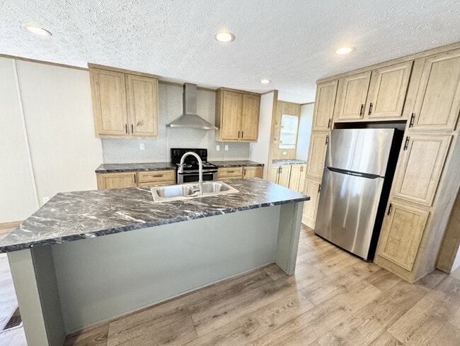 Building Photo - 2 Bedroom, 2 Full Bathrooms With Water Included in Pendleton