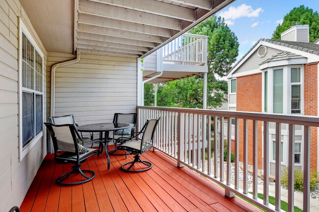 Building Photo - Beautiful luxury townhome style condominiu...