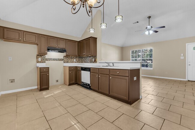 Building Photo - 5383 Twin Valley Ln