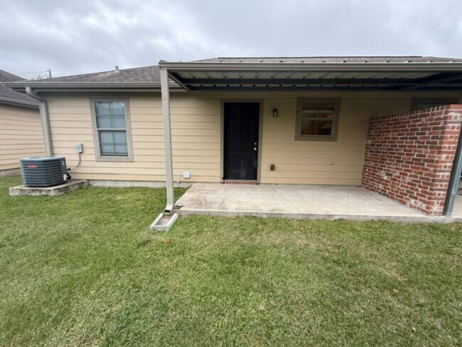 Building Photo - 2528 Crockett St