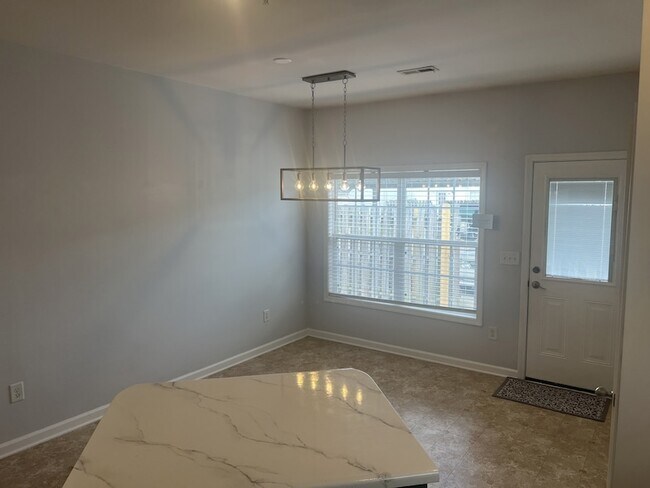 Building Photo - 1019 Briggs Ln