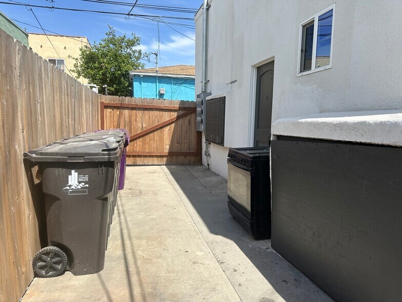 Building Photo - 455 W Cowles St