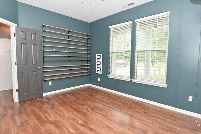 Building Photo - Spacious 4-Bedroom Haven with 2.5 Baths and Nearly 3,000 Sq Ft of Comfort in Indianapolis!