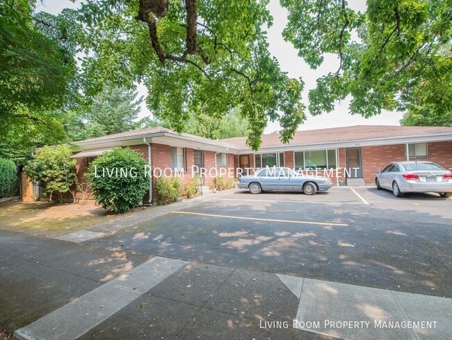 Primary Photo - 8607 N Leonard St