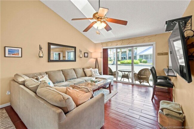 Primary Photo - 1451 NE 14th Ct
