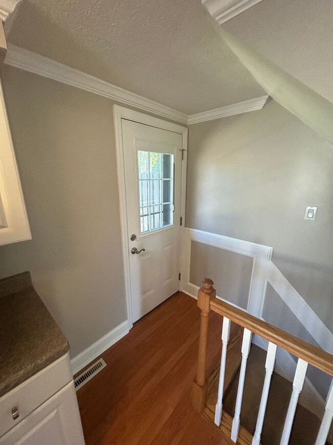Building Photo - Modern 1 Bedroom Townhome in Prime Moon Township Location!