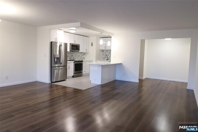 Building Photo - 1600 Center St