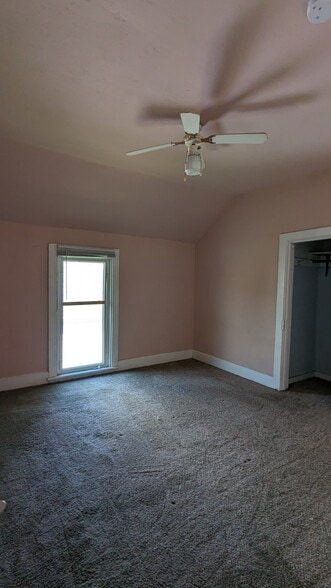 Building Photo - 326 E Hickory St