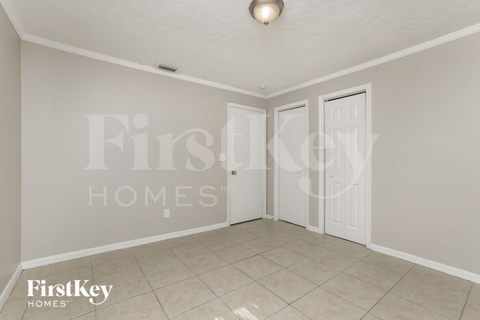 Building Photo - 2358 Fairgren Ave