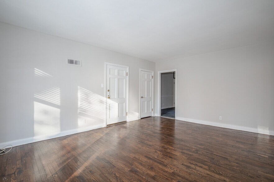 Building Photo - 7535 Oxford Dr