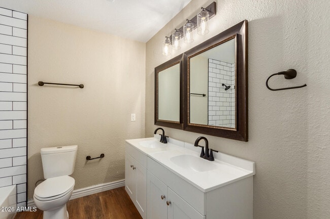 Building Photo - 1102 E Alameda Dr