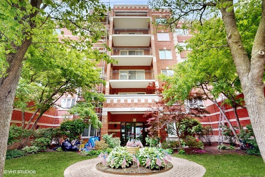 Building Photo - 5000 Oakton St
