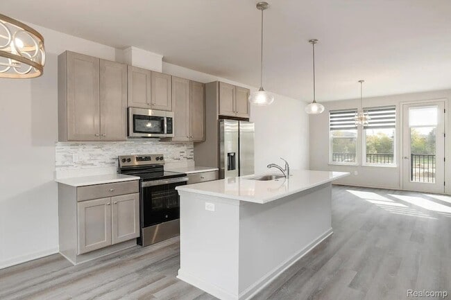 Building Photo - 2151 Park Dr