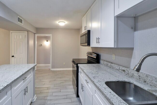 Building Photo - 5929 Queensloch Dr