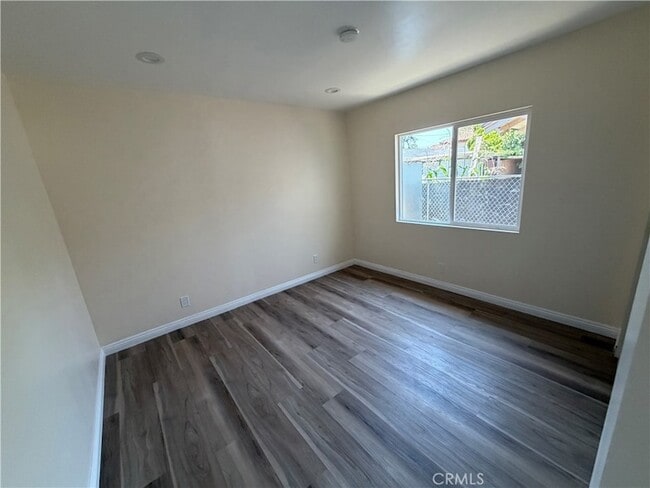 Building Photo - 3234 Vineland Ave