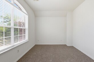 Building Photo - 16023 Powder Springs Ln