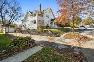 Building Photo - 15 Clearview Ave