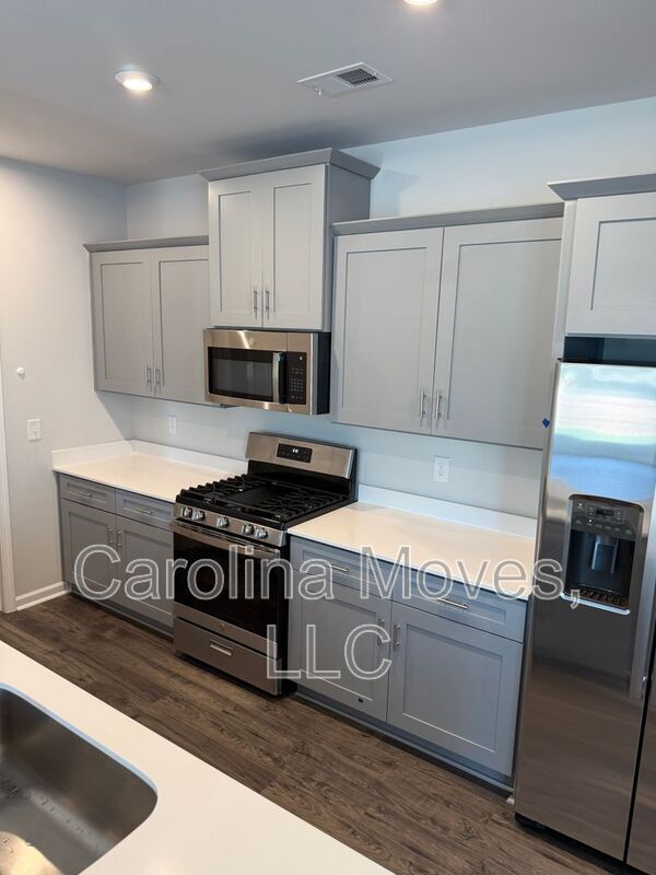 Building Photo - 417 Mariene Dr
