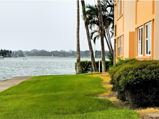 Building Photo - 7560 Bay Island Dr S