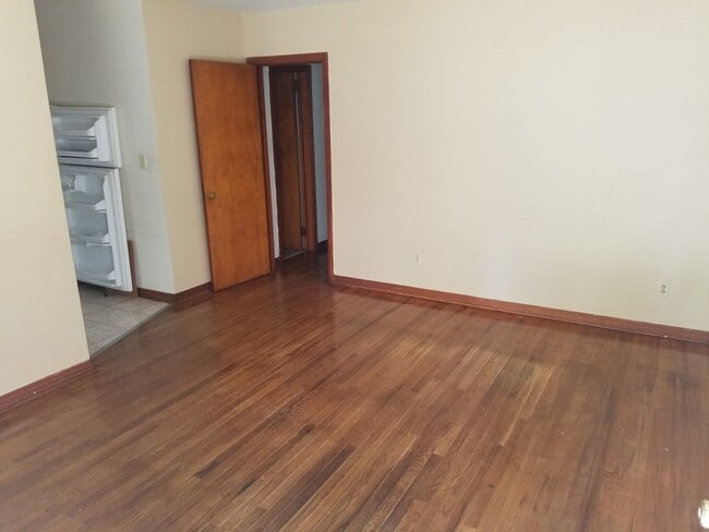 Building Photo - Near Cascades Park, Harwood floors in Historic Myers Park