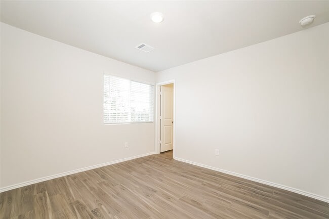 Building Photo - 1217 Narrow Hts Dr