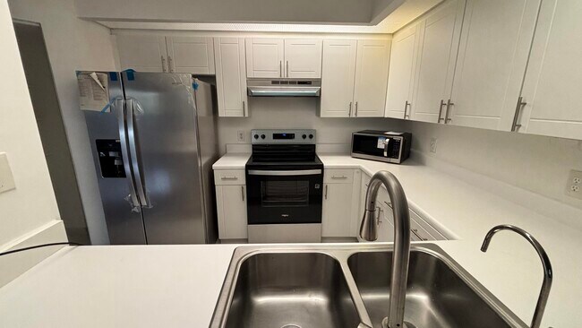 Building Photo - 1001 SW 141st Ave