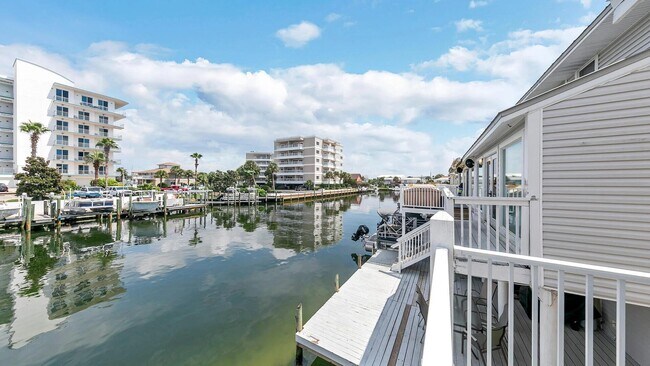 Building Photo - 445 Gulf Shore Dr