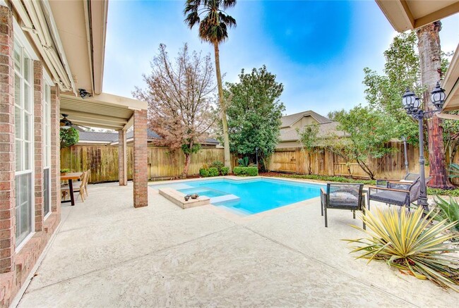 Building Photo - 13515 N Tracewood Bend
