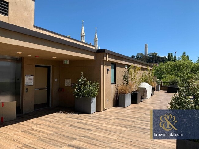 Building Photo - 1733 Powell St