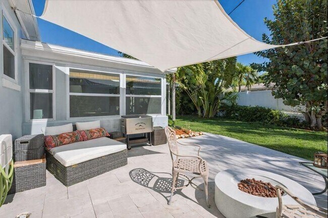 Building Photo - 741 Lantana Ave