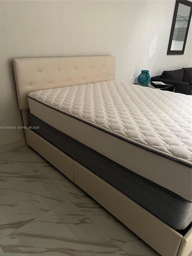 Building Photo - 1611 West Ave