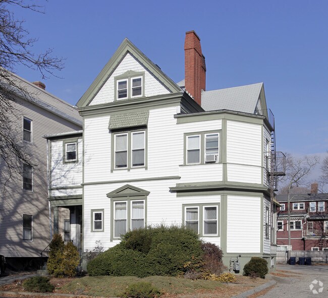 Building Photo - 212 Waterman St