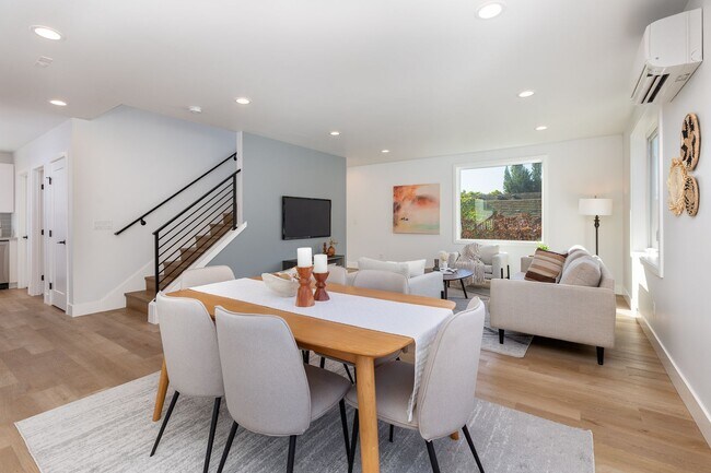 Building Photo - Ballard Living: Contemporary 5BR, 3.5BA Top-Level Unit!!