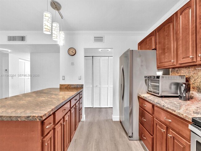 Building Photo - 20381 NE 30th Ave