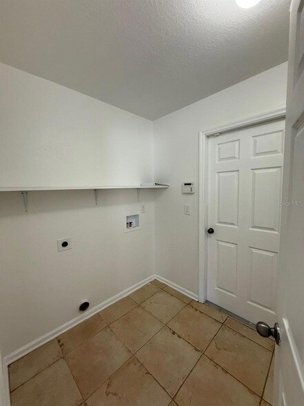 Building Photo - 6048 SW 49th Ave