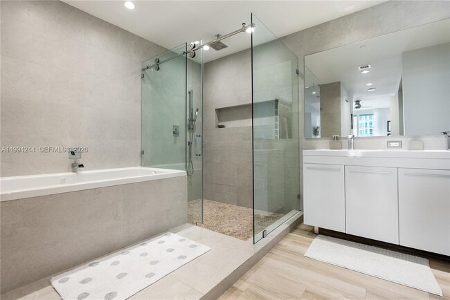 Building Photo - 901 Brickell Key Blvd