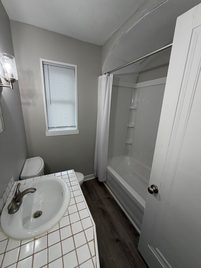 Building Photo - 1913 Stirling Ave