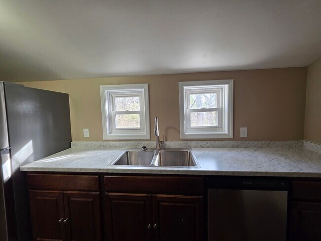 Building Photo - Beautifully Updated Home on a Quiet Dead-End Street – A Must-See Rental!