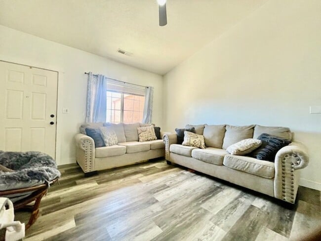 Building Photo - 432 S 625 E