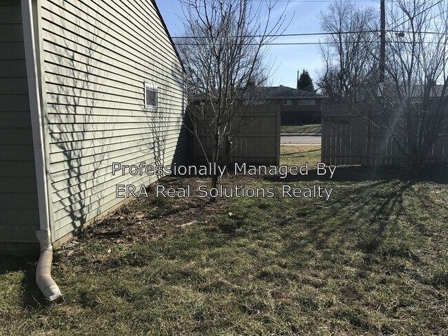 Building Photo - 723 Demorest Rd