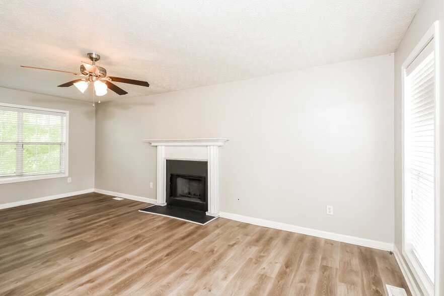 Building Photo - 2580 Candler Way
